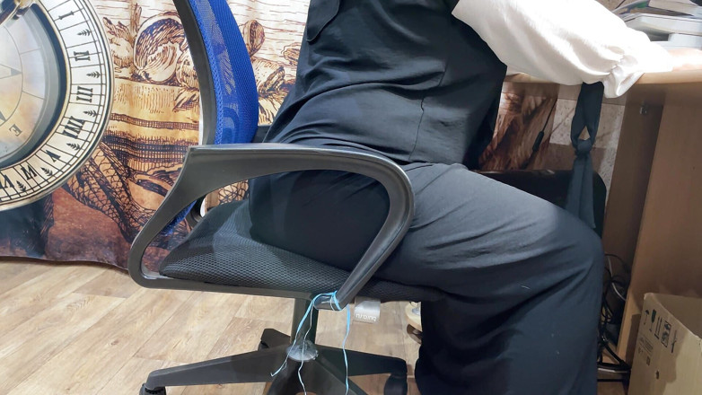 Lux Eva: Une Arabe regarde du porno et se masturbe