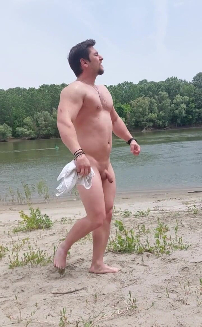 Michael Ragnar: Pas une plage naturiste, mais qui s’en soucie. Sortez de...