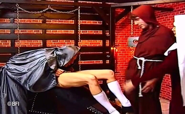 House of lords and mistresses in the spanking zone: Religião sem limites