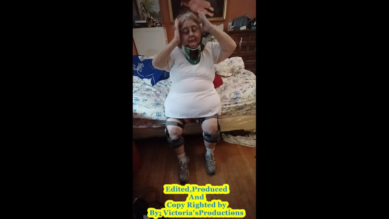 BBW nurse Vicki adventures with friends: L’infirmière Vicki enfile ses bagues 4 U