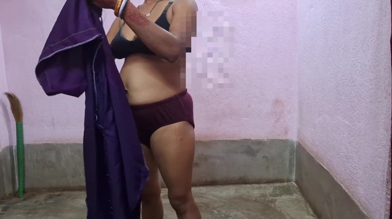 Sumaj: Sexy indická XXX služka, celé šukání