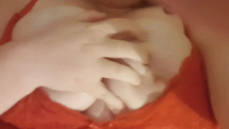 Real homemade BBW BBC porn: Młody angielski BBW ściska ssanie moich piersi wcierania grubej cipki