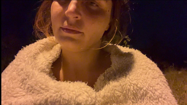 Elena917: БДСМ на відкритому повітрі з прищіпками та автомобілем, що проїжджає повз