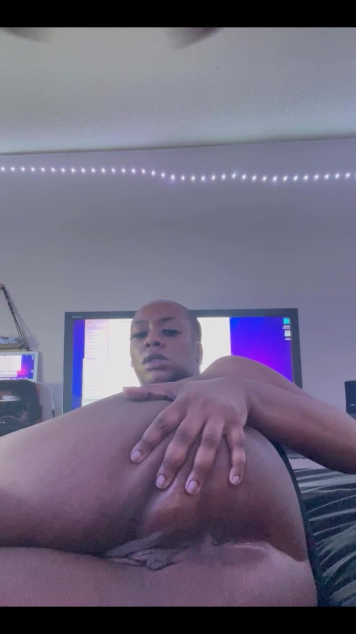 Harley Harper: 把你的头放在我的裙子下？