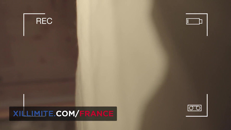 Made In France: 에바 클레멘트는 카메라 앞에서 돔을 빠는다