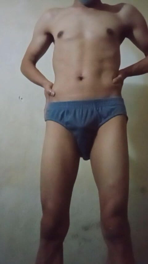 indo hot: Cara asiático com corpo pequeno nu na câmera
