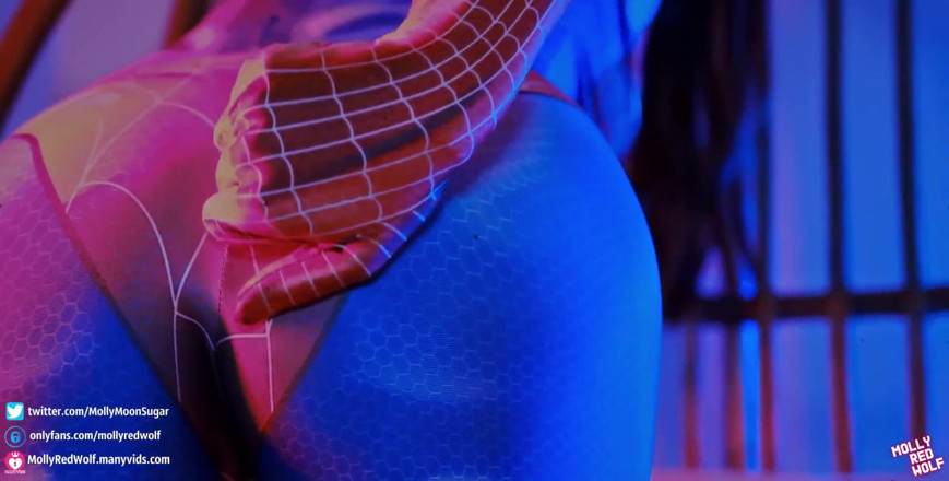 MollyRedWolf: Mary Jane se fute într-un costum de Spiderman - Mollyredwolf