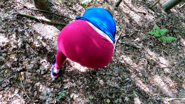 Bouncy Tits Action: Completely Naked in the Forest the Tits Beaten
