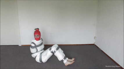 Restricting Ropes: Helt insvept i tejp