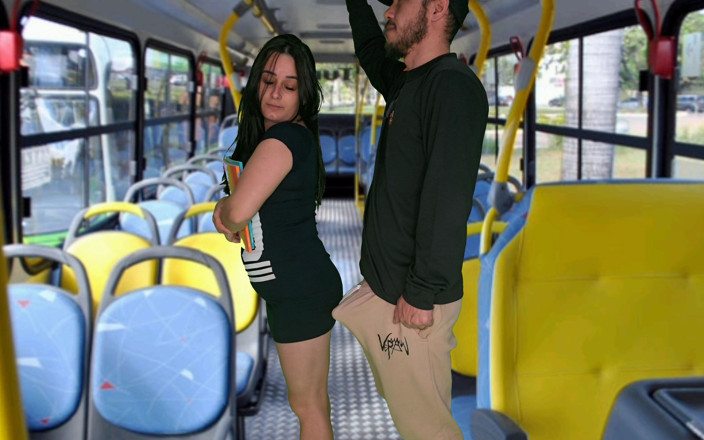 Jennyferpimenta: Studentessa montata e scopata dentro l'autobus!