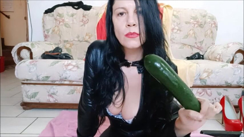 Bergami Melissa: Foodporn: La Mia Grossa Zucchina Mi Sfonda La Figa