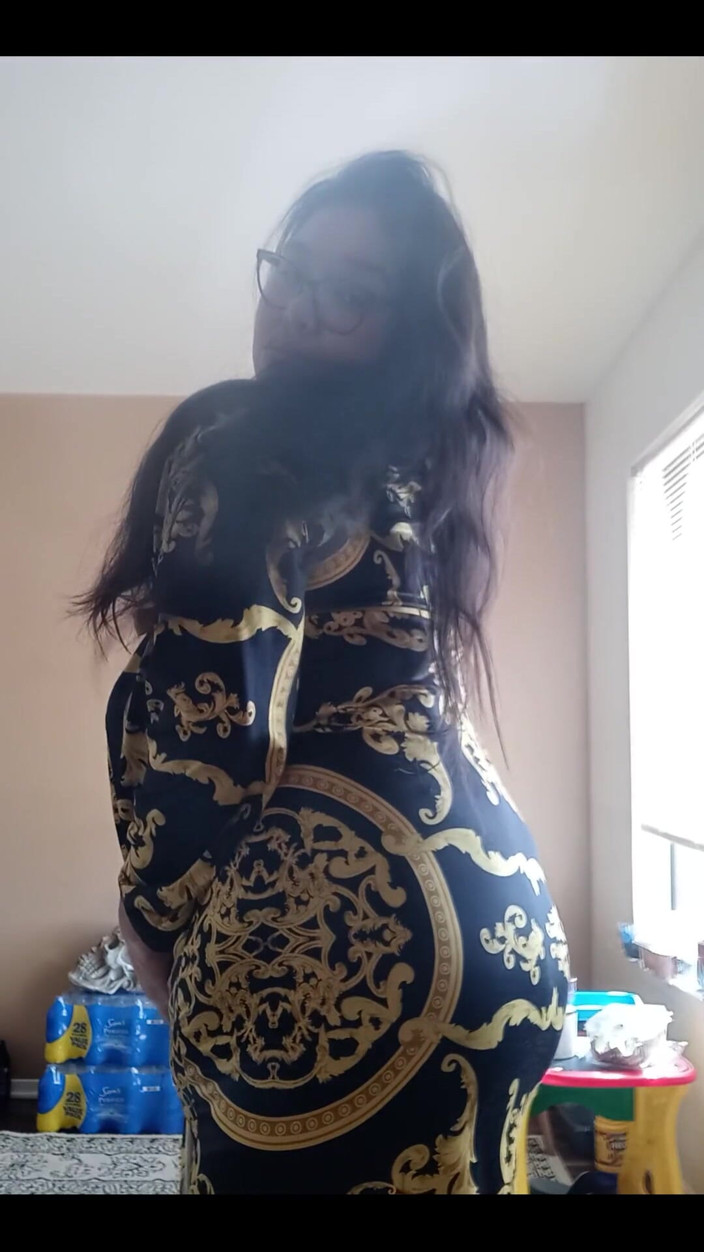 DeesDeepThroat: Ở nhà một mình