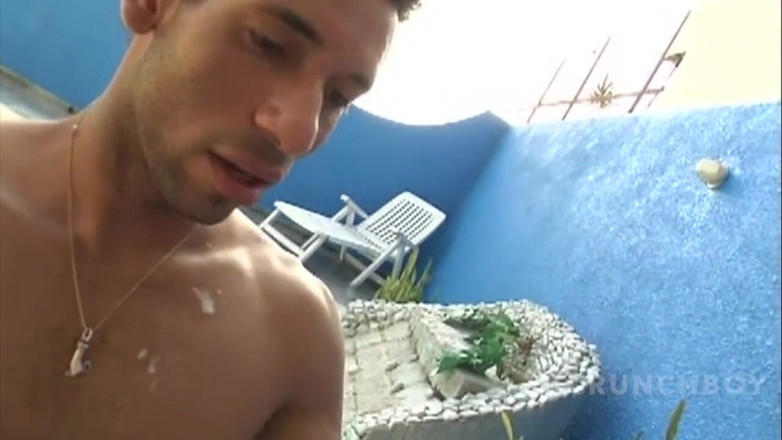 Hot Latinos dudes not gay but curious: Гетеросексуал відтраханий його геєм Фріденом у басейні для купання