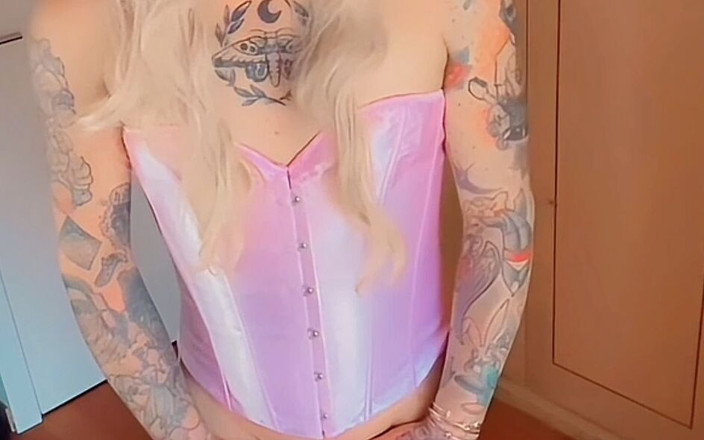 EmmaInkTrans: Barbie Trans Bebek Mastürbasyon Yapıyor Ve Boşalıyor