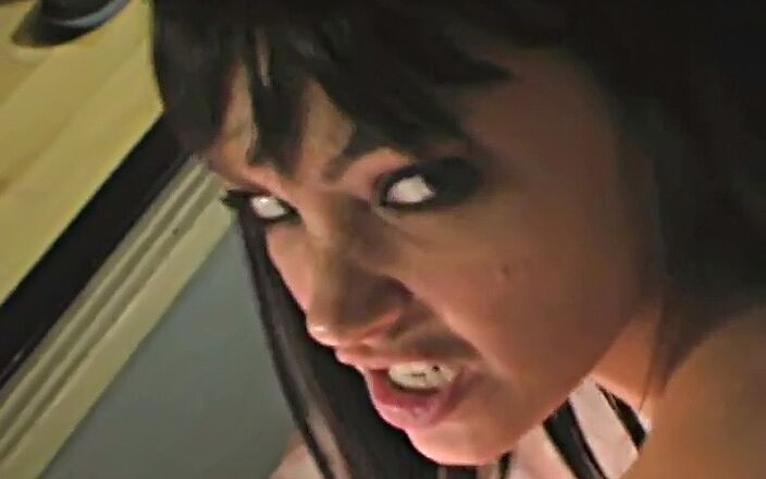 Fuck me Hard: A la hermosa Terri Summers le gusta cuando su amante...