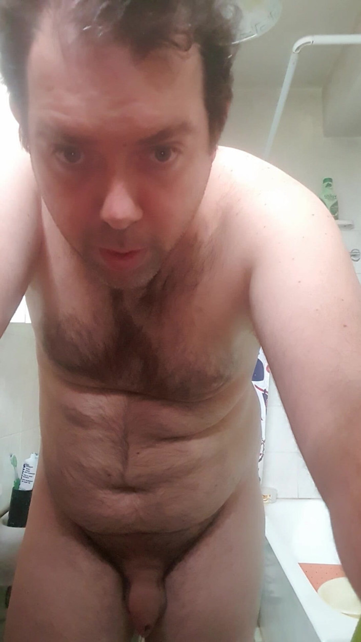 Mirko2589: Ganz nackt in meinem Badezimmer