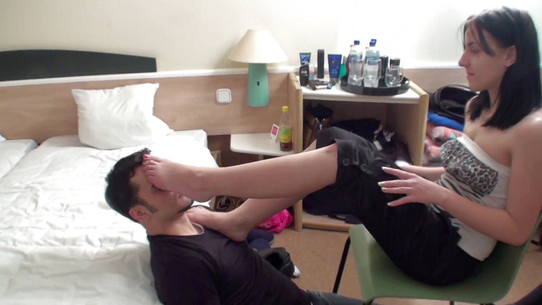 Foot Girls: 흑인 대물 자지와 섹스하는 발정난 마누라
