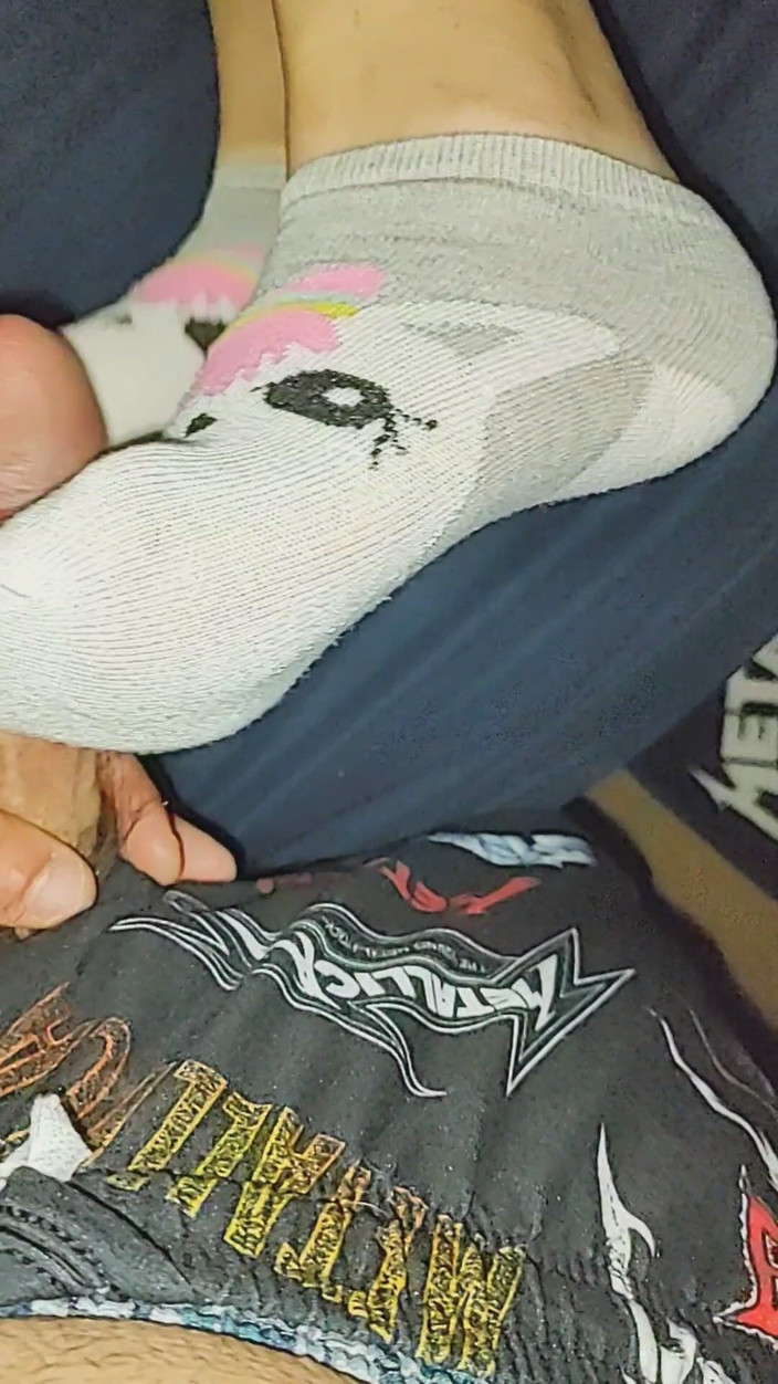 SocksAddict69: Неслухняні маленькі шкарпетки з щиколотки єдинорога, дрочка шкарпетками, камшот