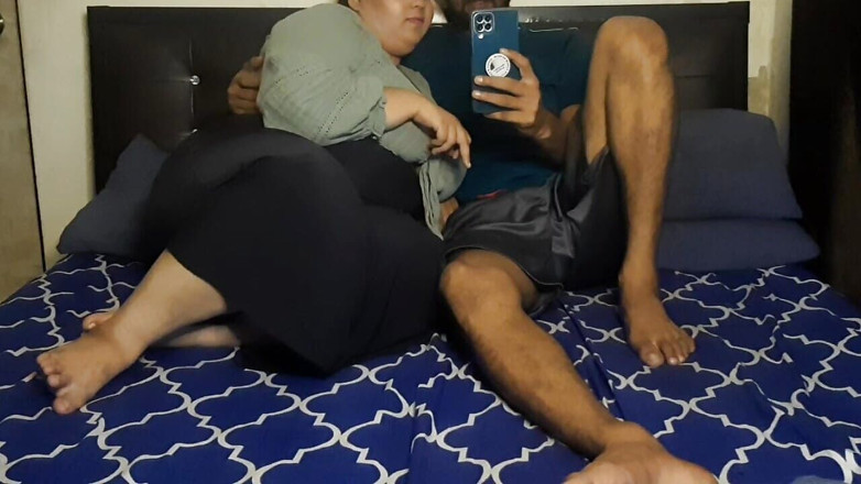 SameerPhunk: Dicke möpse, dicker arsch, indische bBW, fickt mit freund, der...