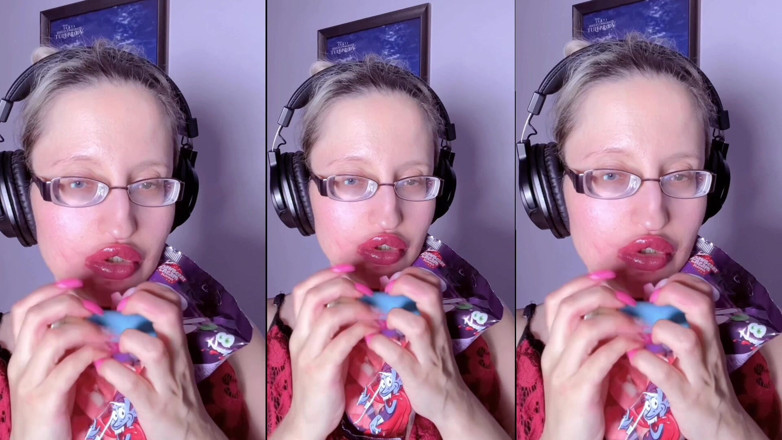 FinDom Goaldigger: Asmr candy eating - asmr, kacamata, kemih, lipstik, bibir besar, mough,...