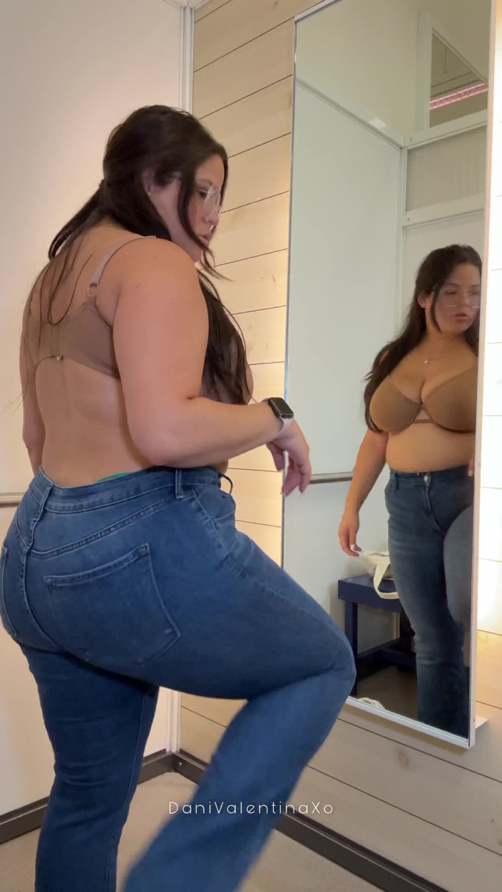 Dani Valentina: BBW próbuj na Haul Ft Busty Dani Valentina