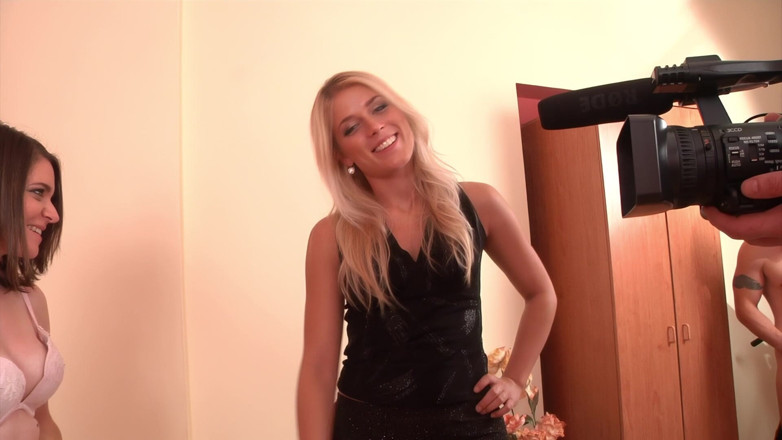 MMV Films and Clips XXX: La Mora Arrapata in Calze Viene Trapanata a Pecorina - Trio...
