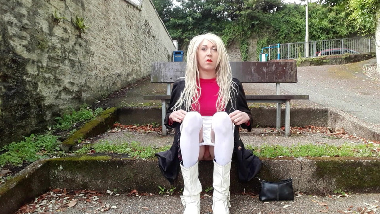 The Midnight Minx: Themidnightminx escalofriante en un banco