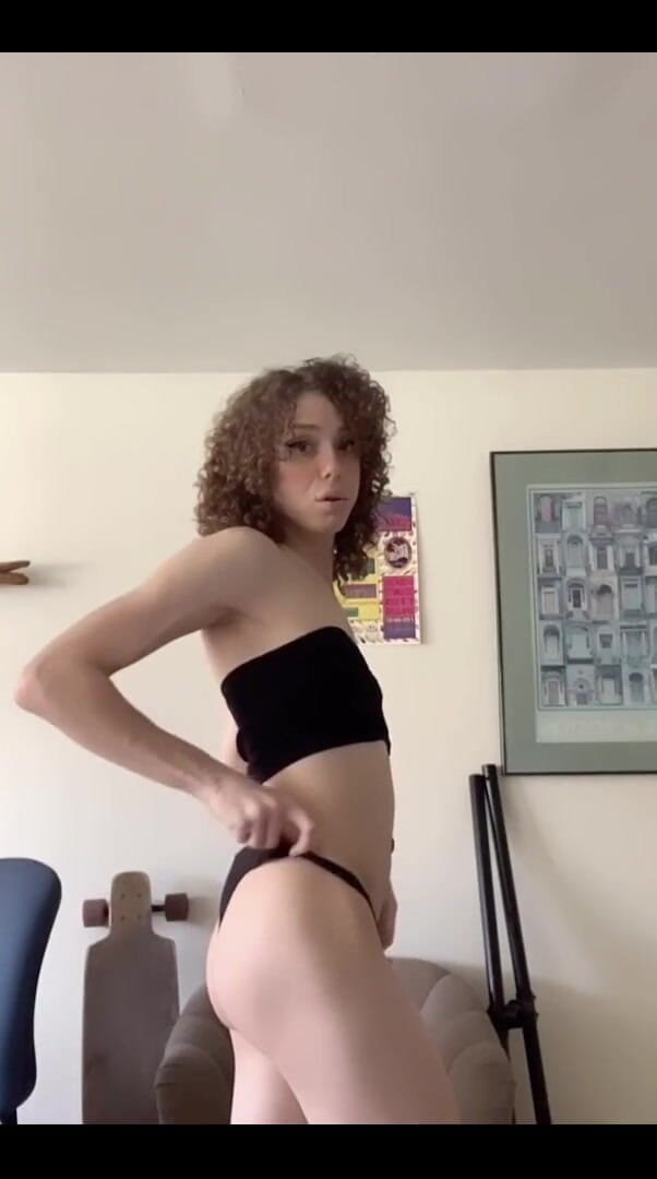 Tia Tizzianni Productions: Mon copain était en retard pour me baiser