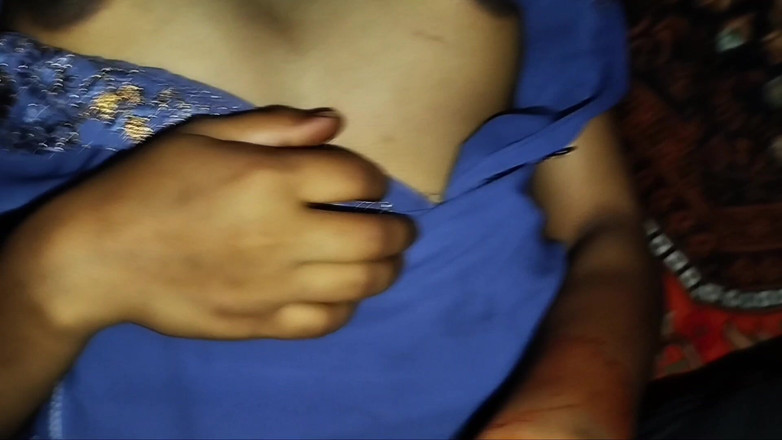 Deshi women: bhaartiy seksi ganv ki larki ko uske premi ko chodakar...