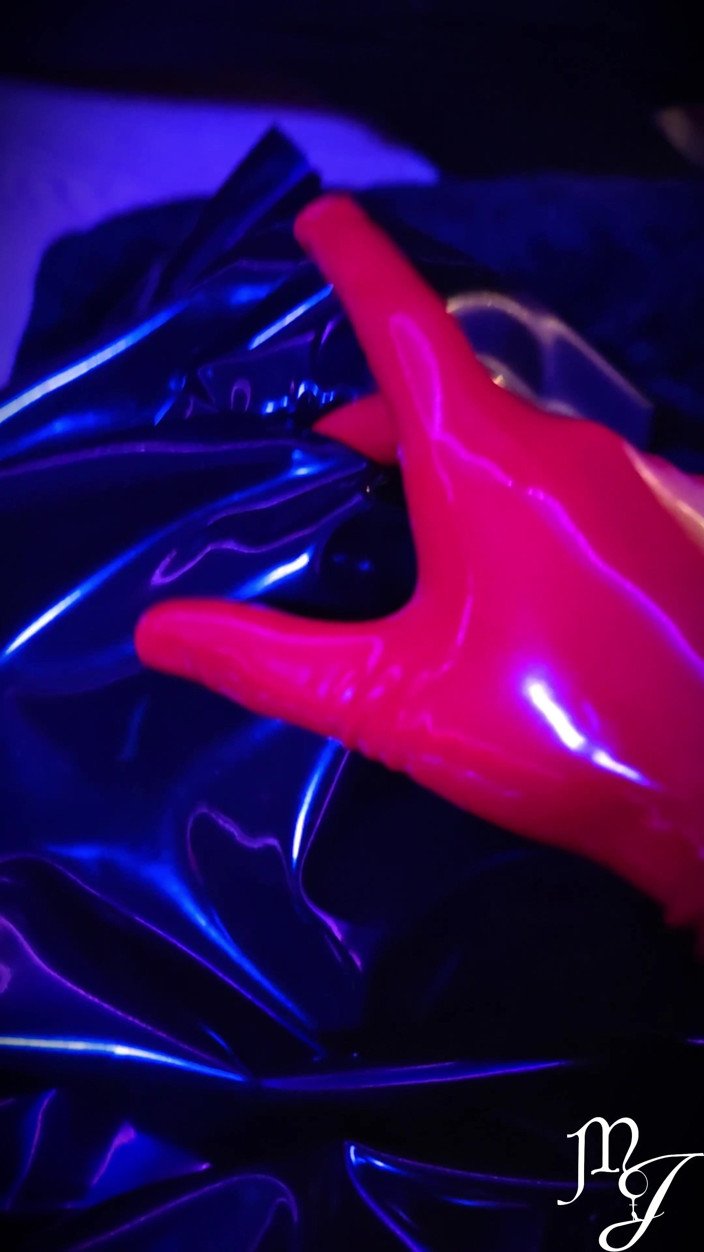DeesseJulia: Latex Outfit! Meesteres Julia