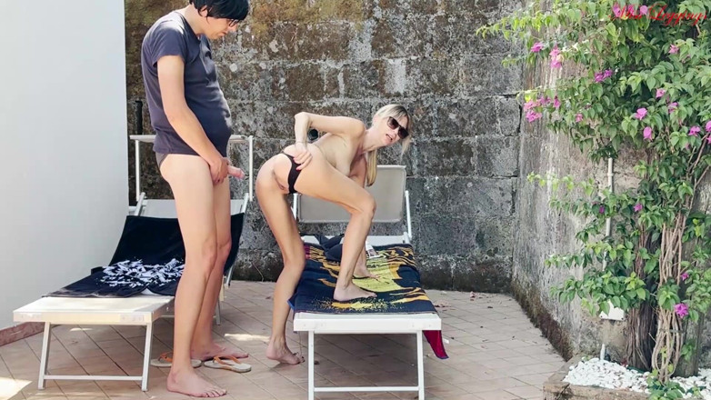 MissLeggings: Ibu tiri yang lagi sange ini ngebolehin pria perawan ini...