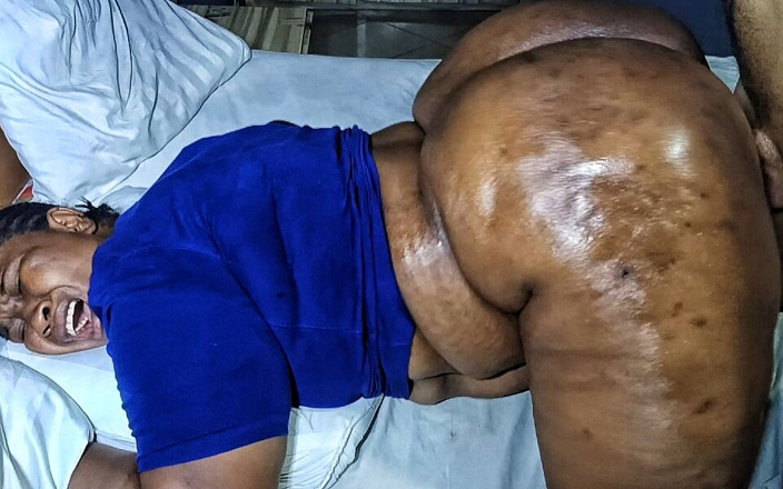 Bangweather: Ela se inclina para me dar sua bunda Mellon