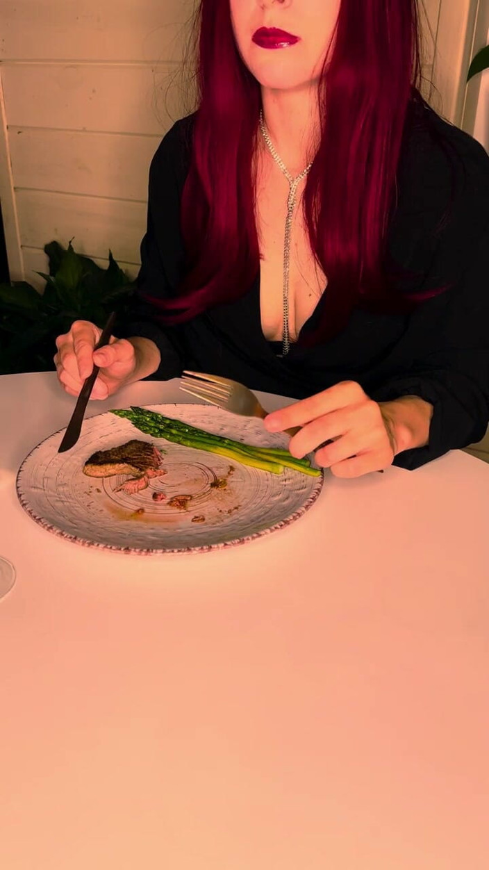 Lady Anna: Makan malam bersama Awak. Steak dengan Asparagus