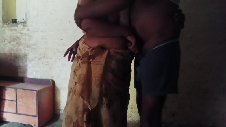 Desi_bhabhi121: Pasangan berkongkek bogel desi kampung