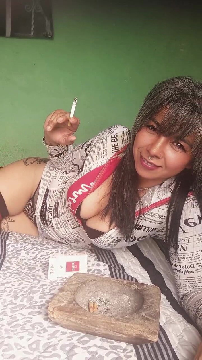 Casia Castro: धूम्रपान का समय !!