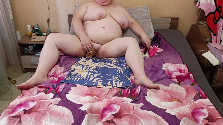 Zona901: Soacra nesătulă își masturbează pizda cu jucării sexuale în orice moment gratuit