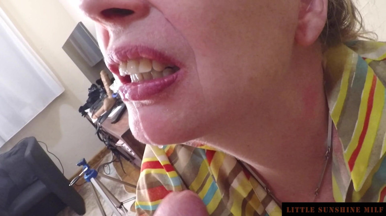 Little Sunshine MILF: Zuerst ein stehender arschfick als sperma im mund, geldautomaten