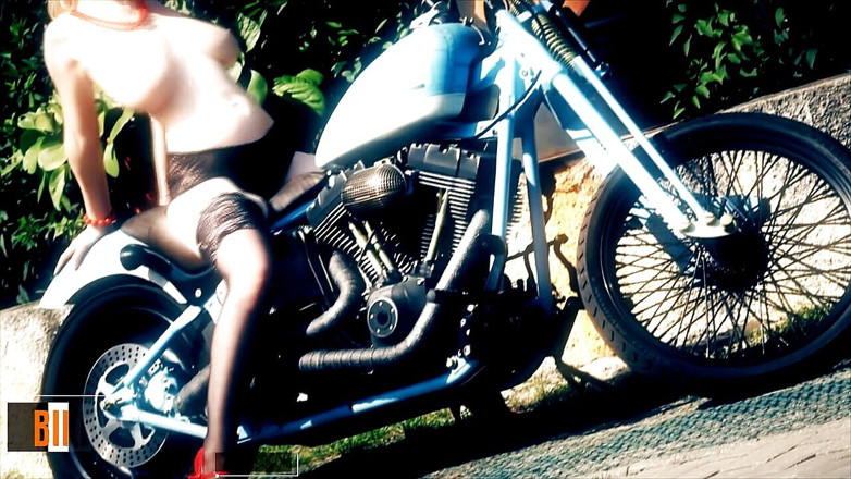 Bravo Models Media: Amelia de luxe - vélos et nanas tv vidéos sexy