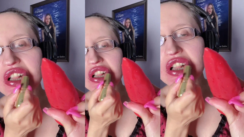 FinDom Goaldigger: Asmr paprika pepper eating - asmr, kacamata, kemih, lipstik, bibir besar,...