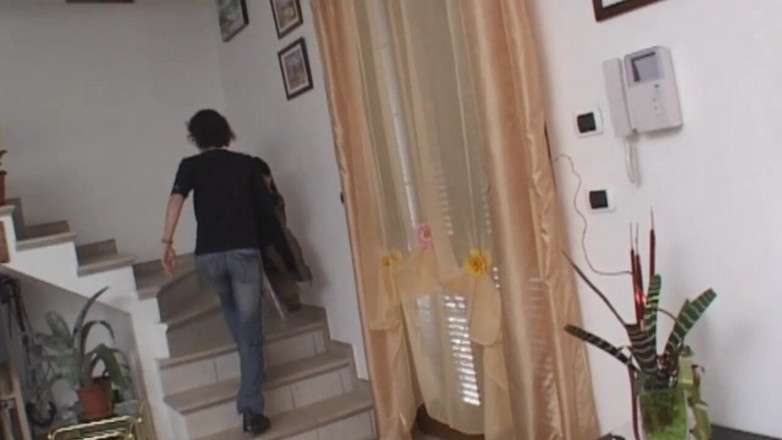 My porn family: Remaja polos mengetahui ibu tirinya yang nakal ngentot dengan orang...