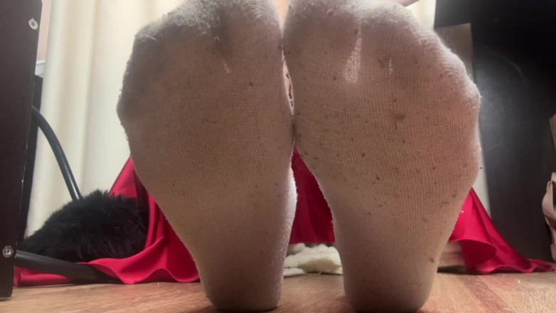 Skinny_lady69: 匂いによる屈辱:私の足元にある謙虚さ