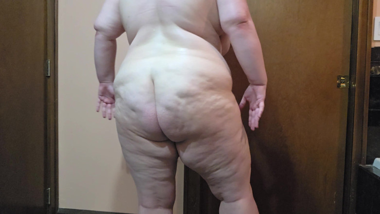 Virgie Blanca: Toujours souple ! Une BBW fait des mouvements de ballet