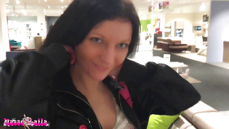 Laila Banx: Uderzył w sklepie meblowym - cumwalk extreme