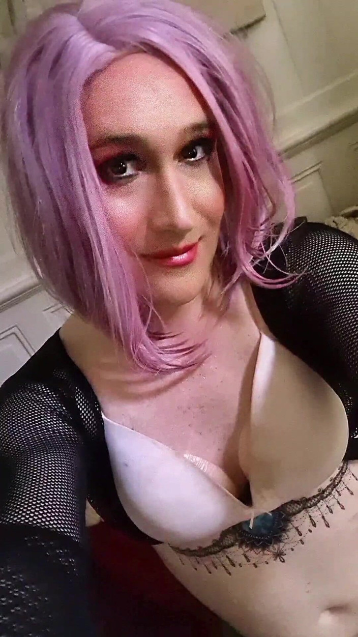 Pina Berger: Pina crossdresser mariquita necesita una polla real