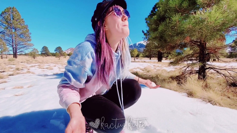 kactus kutie: Your GF Eats Her Yellow Snow