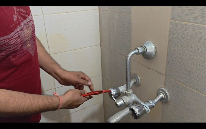 Sexy baby girl: Plumber ne medam ko choda