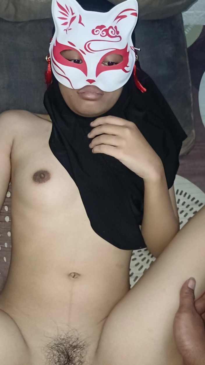 Theresia Nirvana: Der Charme des Hijab-mädchens