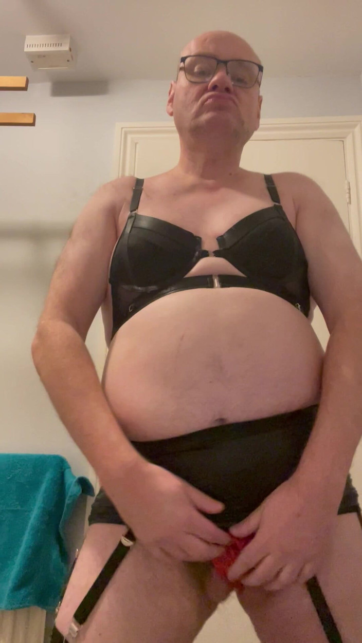 Ancient456: Sujo gay crossdresser love it com sutiã preto