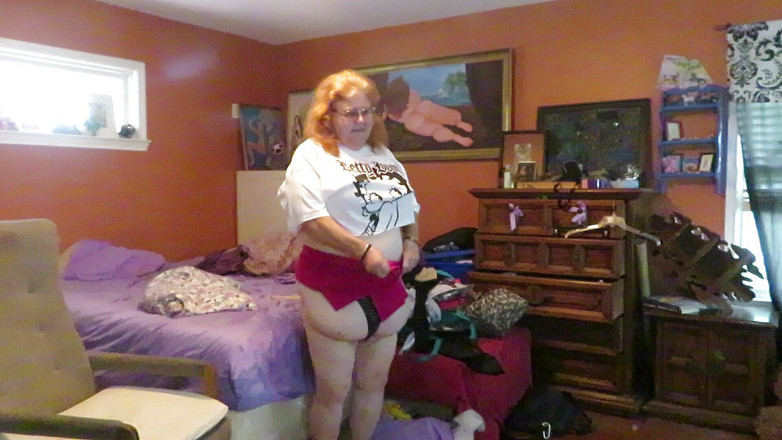 BBW nurse Vicki adventures with friends: Aangevraagde camshow met betty boop crop top