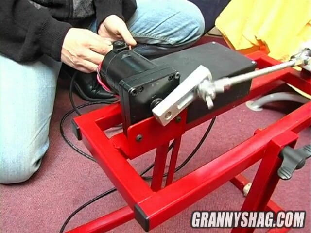 Granny Shag: Mechanicznie wkręcony otwór po otworze